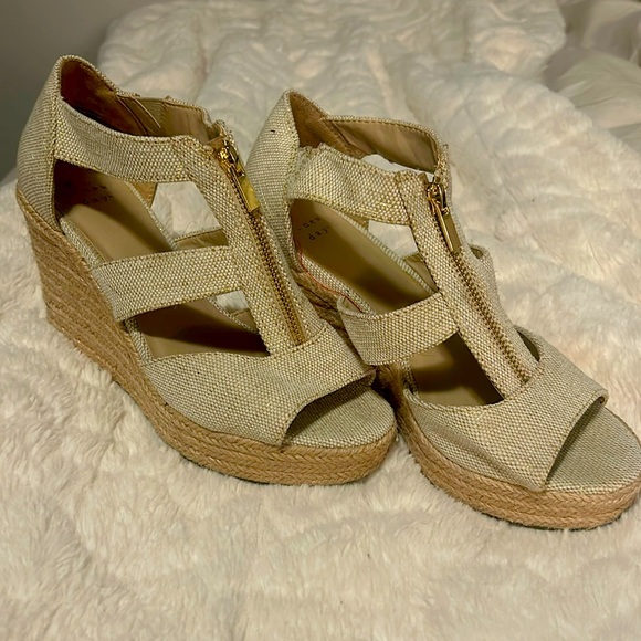 Cute summer wedges - Picture 1 of 4